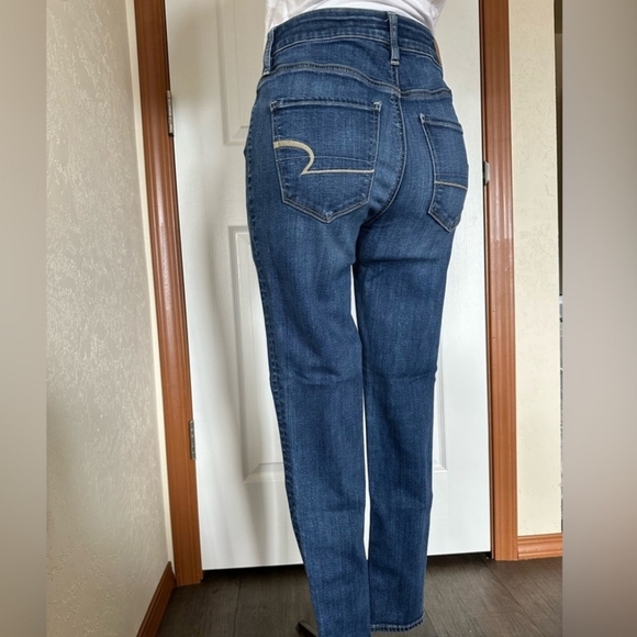 American Eagle Size 4 Medium To Dark Wash. These Are Pre Blue Straight Leg Jeans - Picture 2 of 5